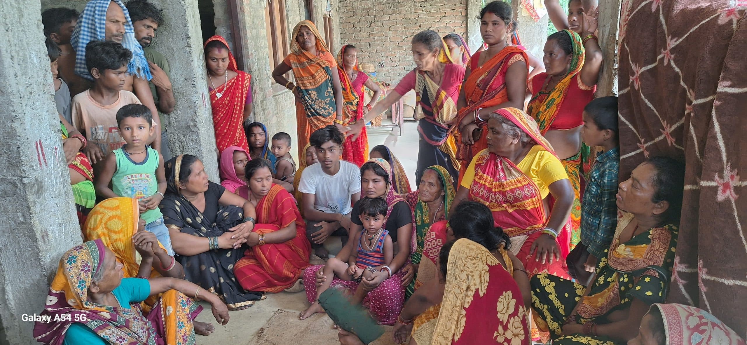 मजदूर युवक का शव पहुंचते ही गांव में छाया मातम