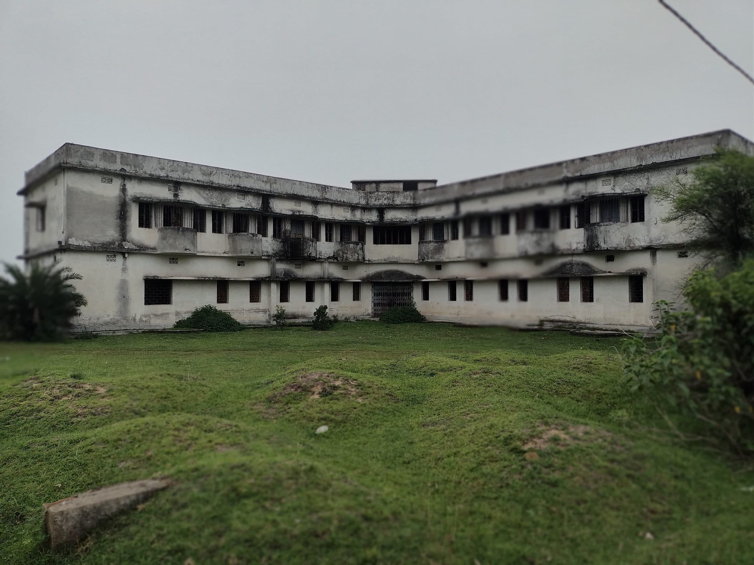 शिमला कल्याण छात्रावास आवारा पशुओं व असामाजिक तत्वों का बना अड्डा