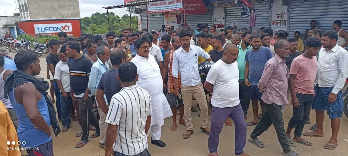 घर के अंदर फंदे से लटका मिला युवक का शव, 15 जुलाई को ही हुई थी शादी