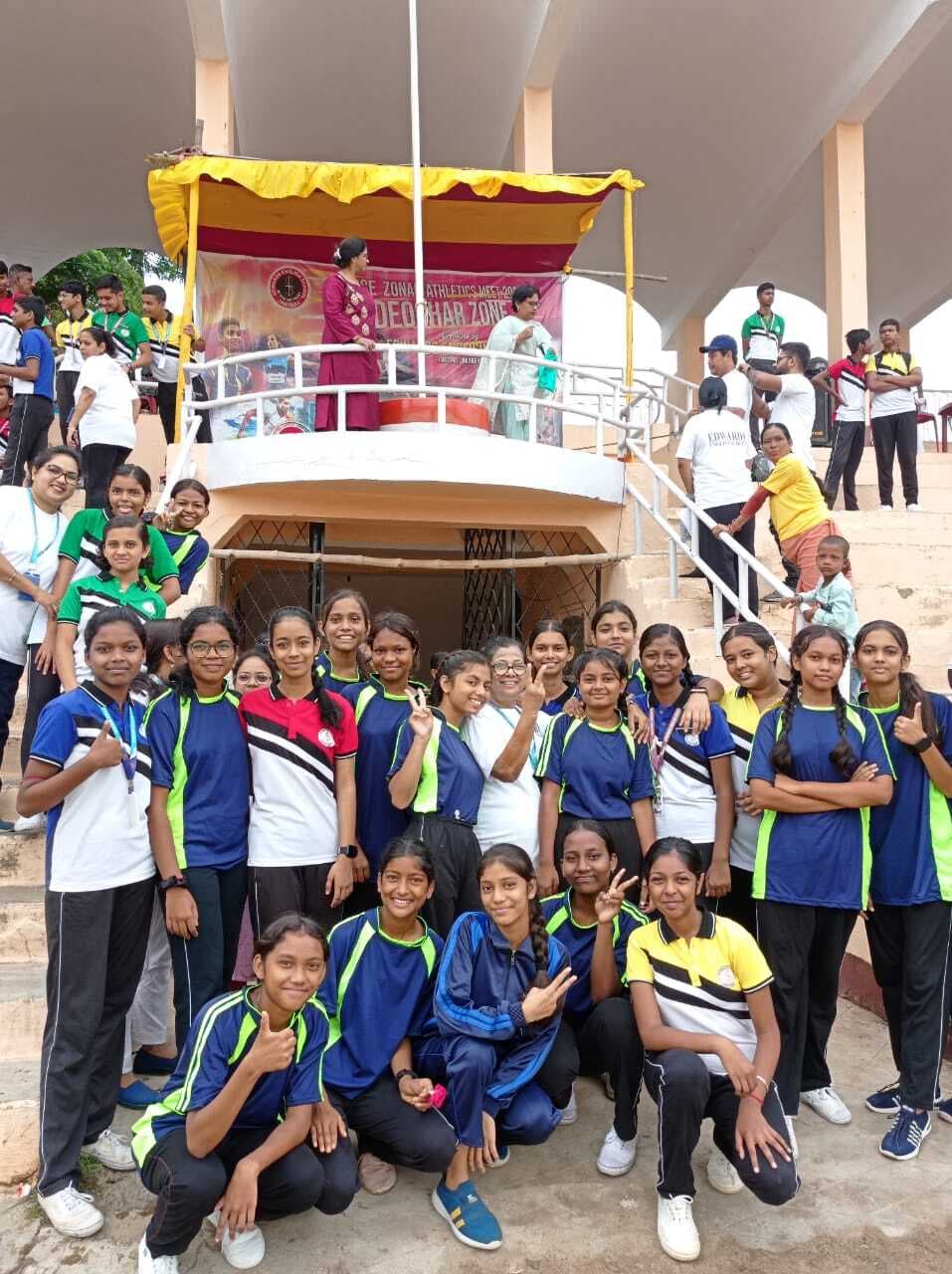 एथलेटिक्स मीट में देवघर के स्कूली बच्चों ने लिया भाग