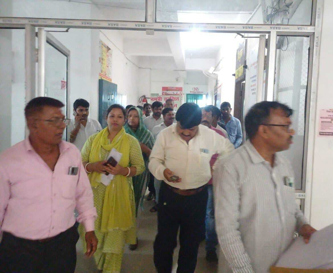 लापरवाह व अनुपस्थित कर्मियों पर होगी कार्रवाई: अपर निदेशक