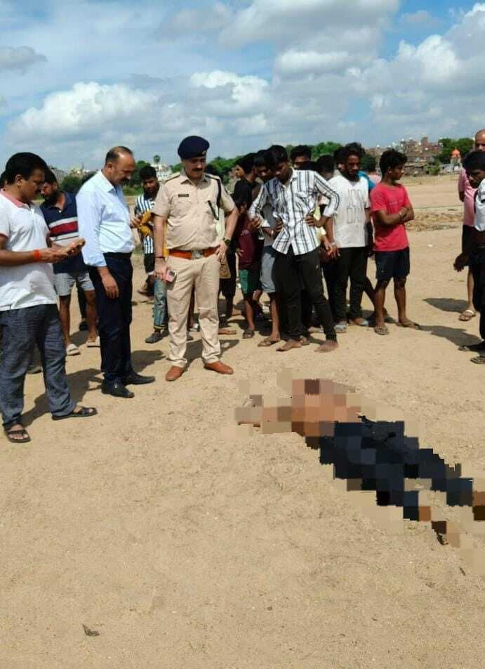 धारदार हथियार से युवक की हत्या, फल्गु नदी में मिला शव