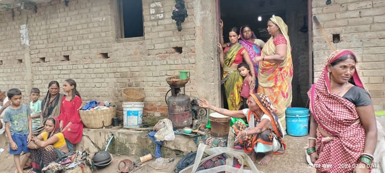 अगलगी से हजारों की संपत्ति जलकर राख