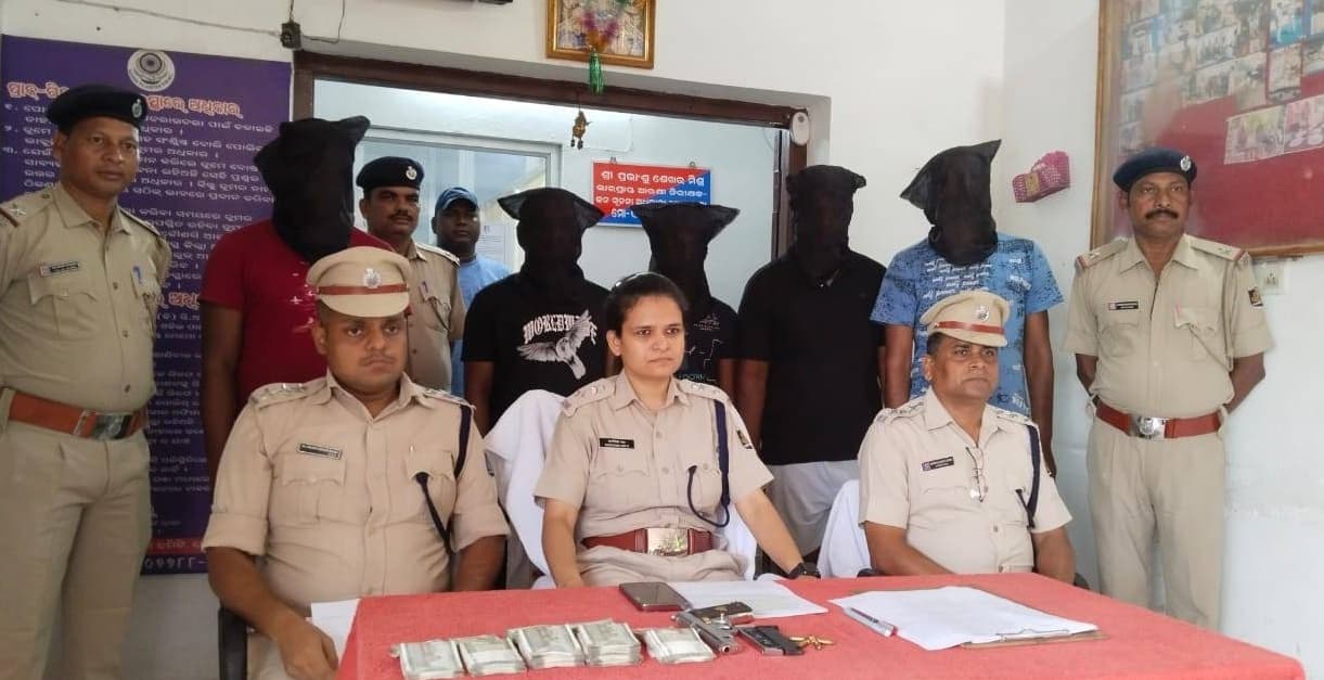 पेट्रोल पंप लुटेरा गैंग के पांच सदस्य गिरफ्तार, बंदूक, कारतूस, नकद रुपये जब्त