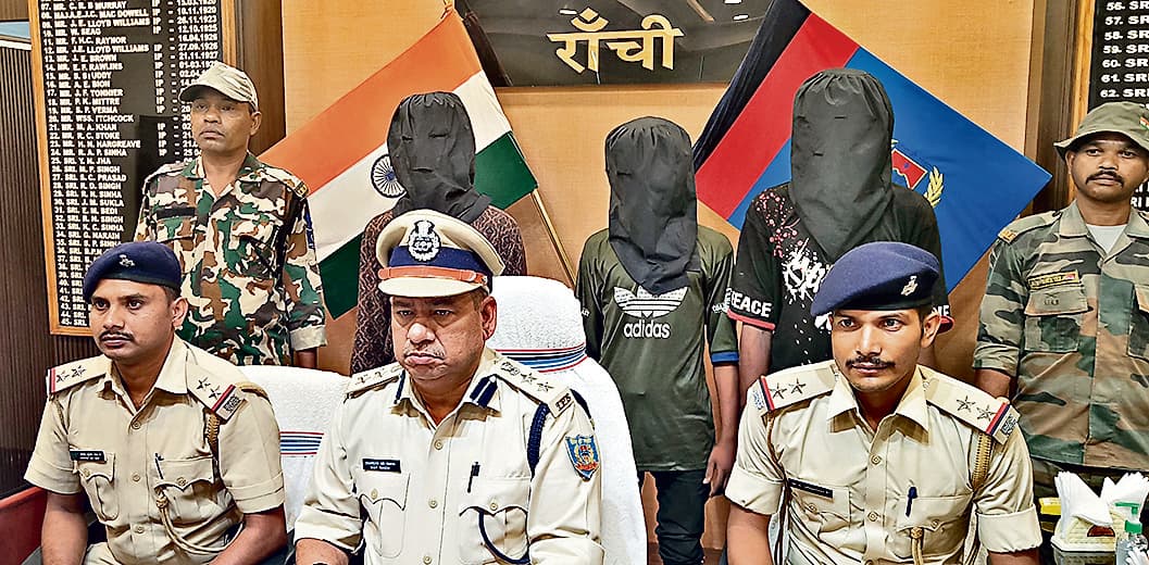 crime news : एचडीएफसी बैंक कर्मी हत्याकांड का खुलासा, तीन आरोपी गिरफ्तार