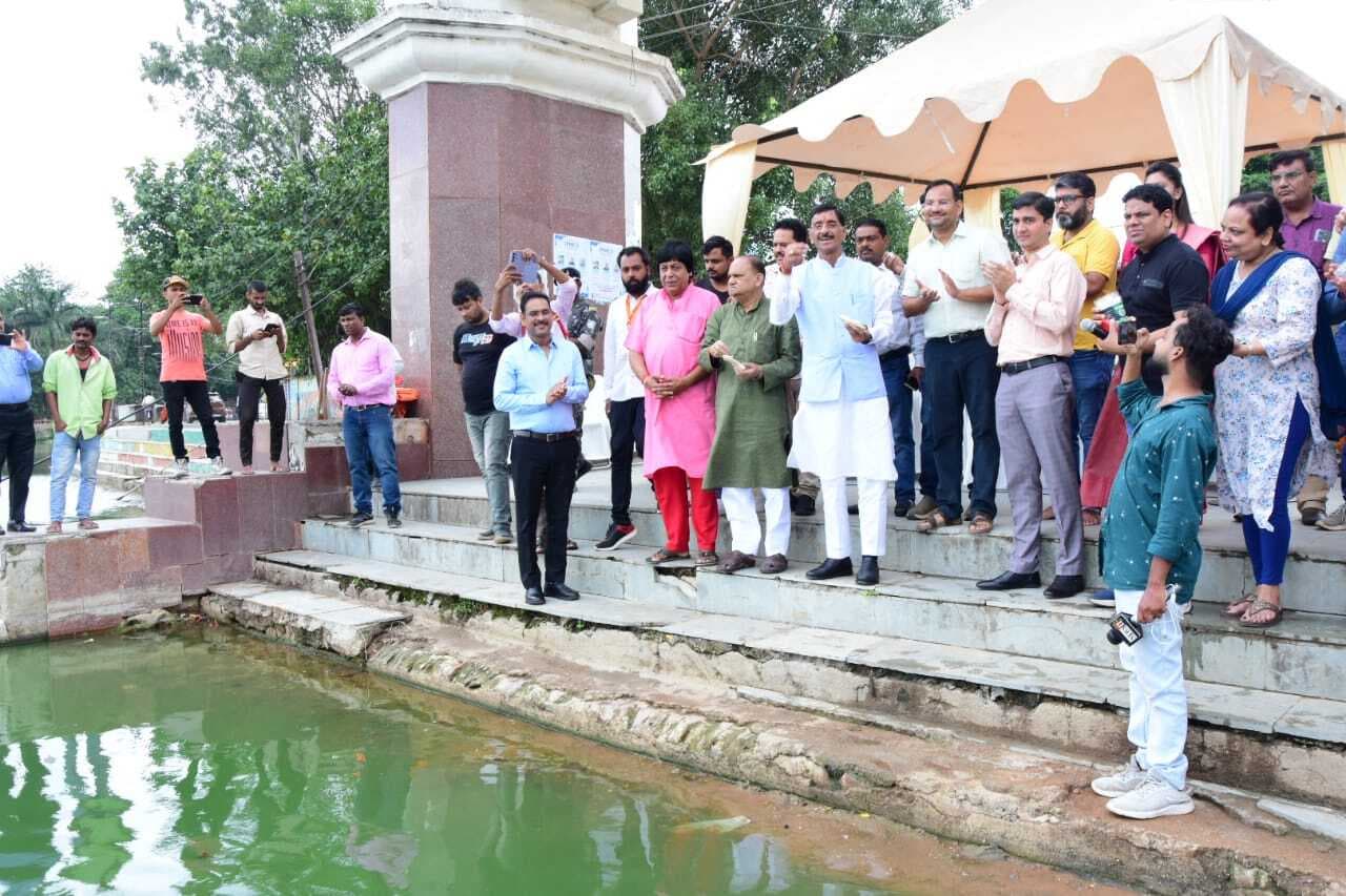 Ranchi news : ई-बॉल तकनीक से एक साल में साफ होगा बड़ा तालाब का पानी