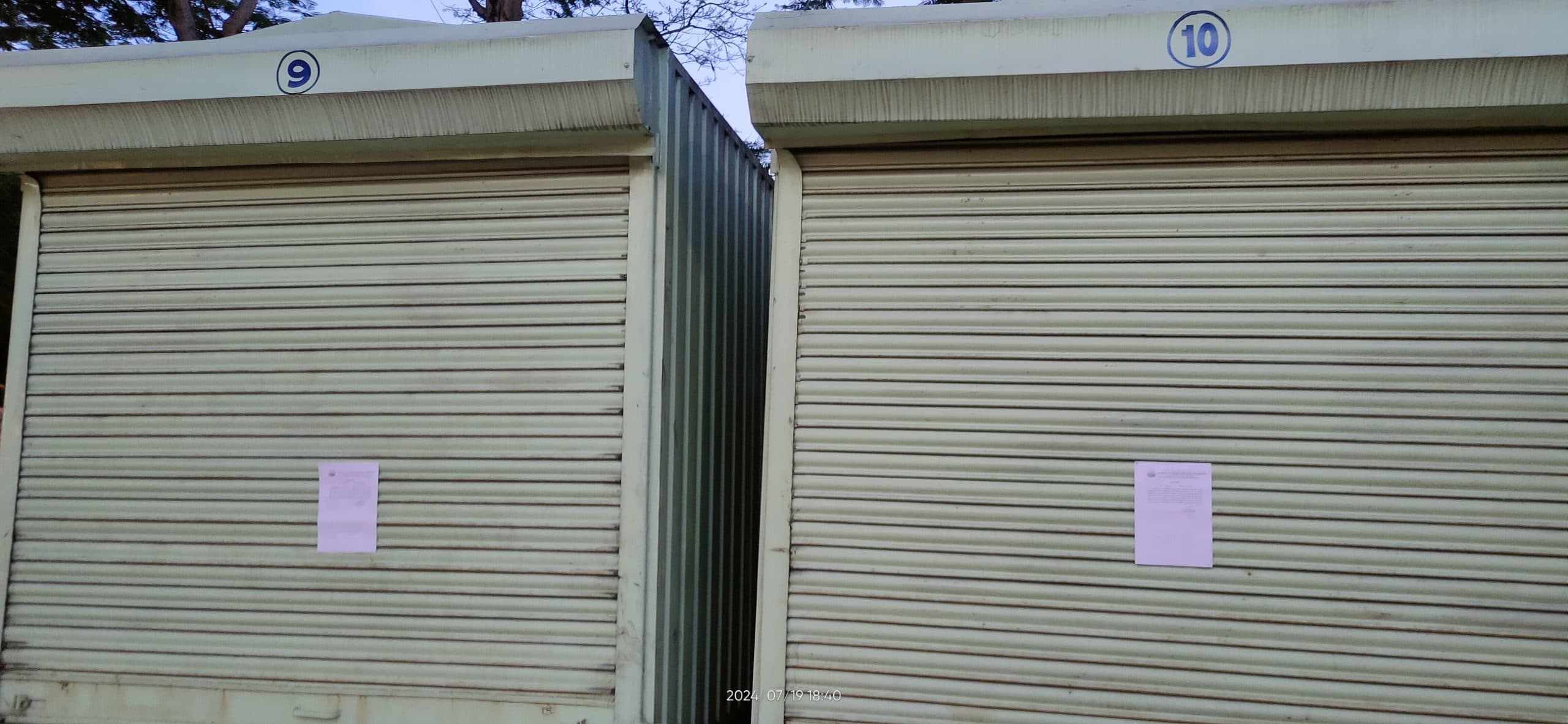 उदित नगर फूड कोर्ट में बंद दुकानों पर आरएमसी ने चिपकाया नोटिस