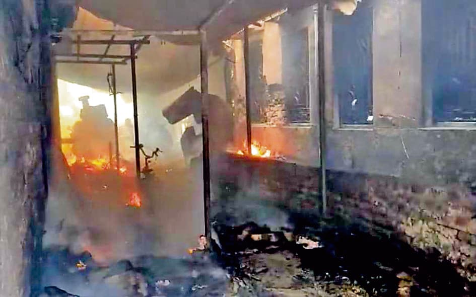 कालना में जेनरेटर में शॉर्ट सर्किट से लगी आग, खाक हो गया गोदाम