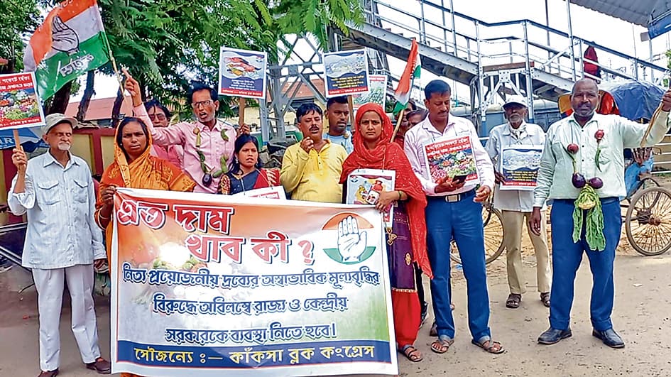 पानागढ़ में खाद्य पदार्थों की महंगाई को लेकर कांग्रेस ने जताया प्रतिवाद