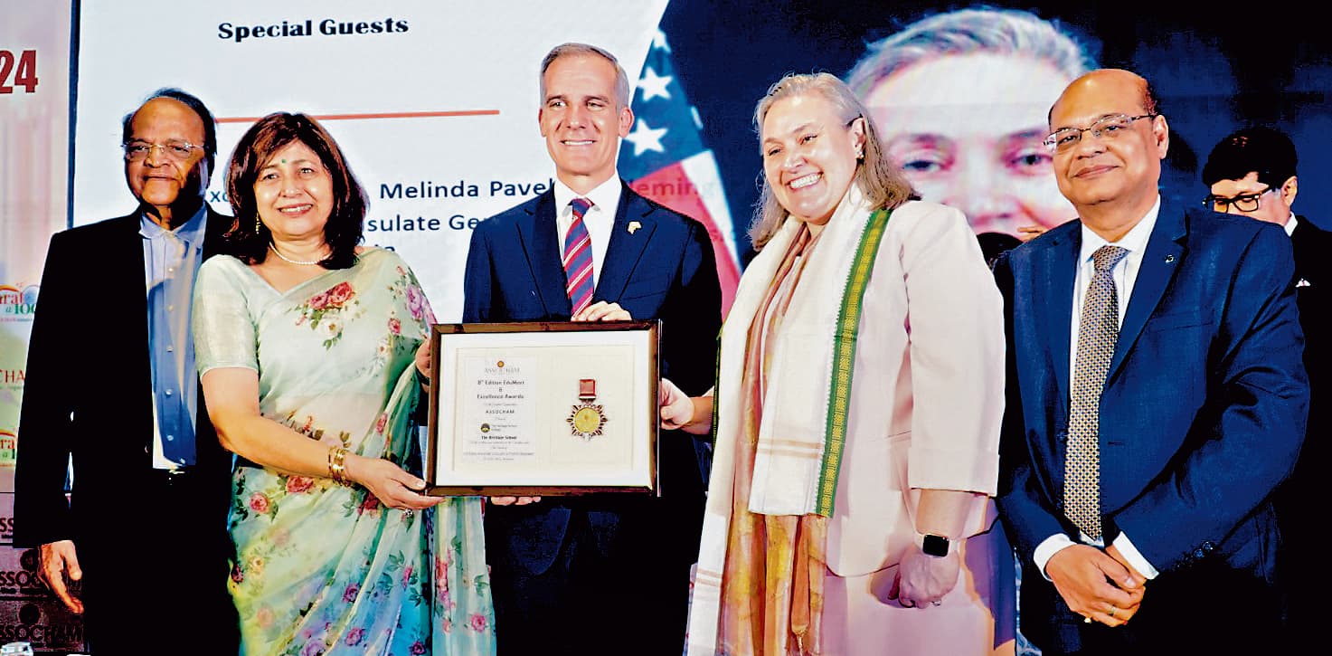 हेरिटेज को मिला बेस्ट स्कूल अवॉर्ड