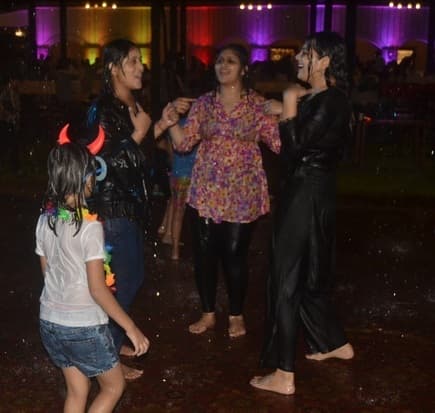 रेन डांस पर झूमा धनबाद क्लब