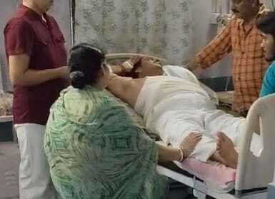 भोजपुरी गायक भरत शर्मा की जेल में बिगड़ी तबीयत, एसएनएमएमसीएच में कराया गया भर्ती भोजपुरी गायक भरत शर्मा की जेल में बिगड़ी तबीयत, एसएनएमएमसीएच में कराया गया भर्ती