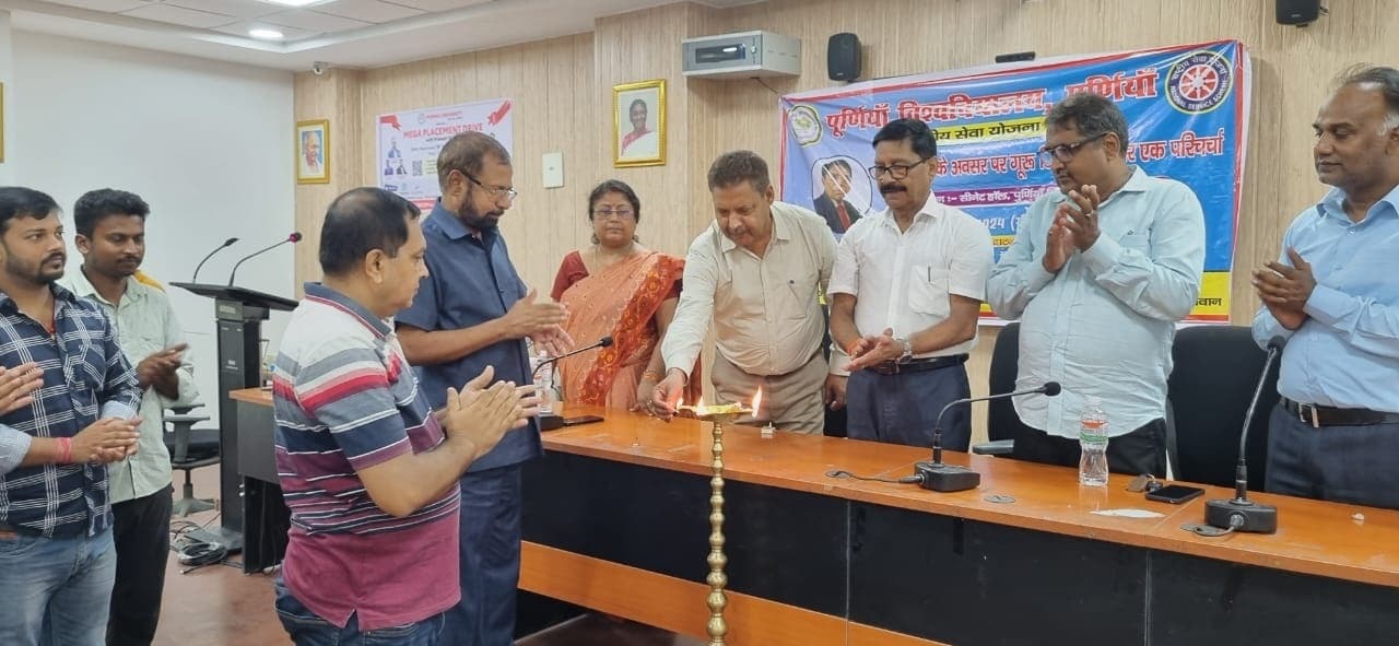 गुरु पूर्णिमा पर पूर्णिया विवि में शिक्षक-छात्र की आदर्श परंपरा पर परिचर्चा