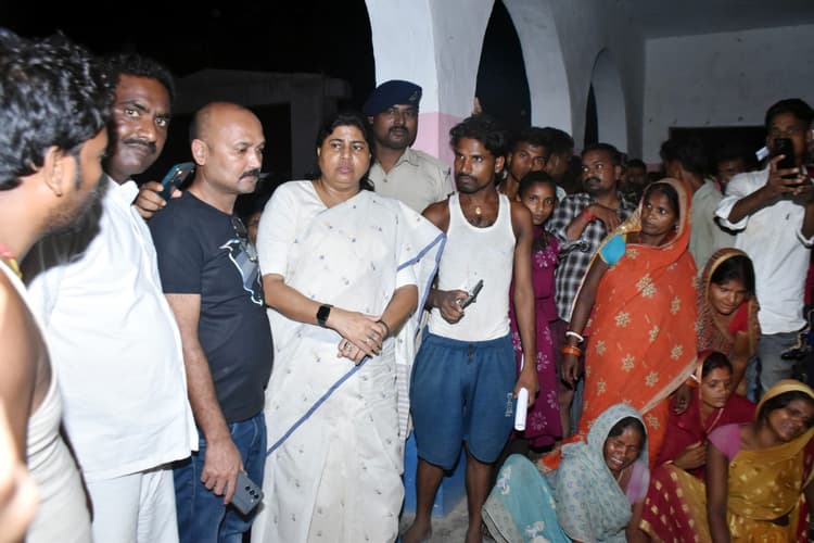 स्कूल के शौचालय में ताला लगने के मामले की जांच कर करें कार्रवाई : लेशी सिंह