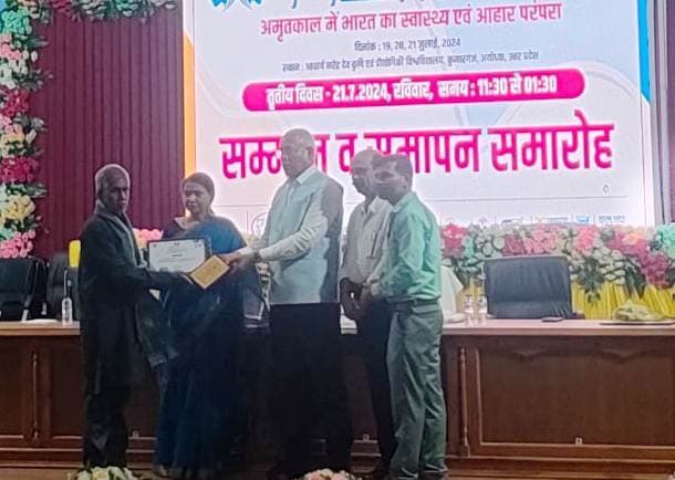 अयोध्या में स्वस्थ भारत सारथी से सम्मानित हुए बिहार योग विद्यालय व जनऔषधि केंद्र