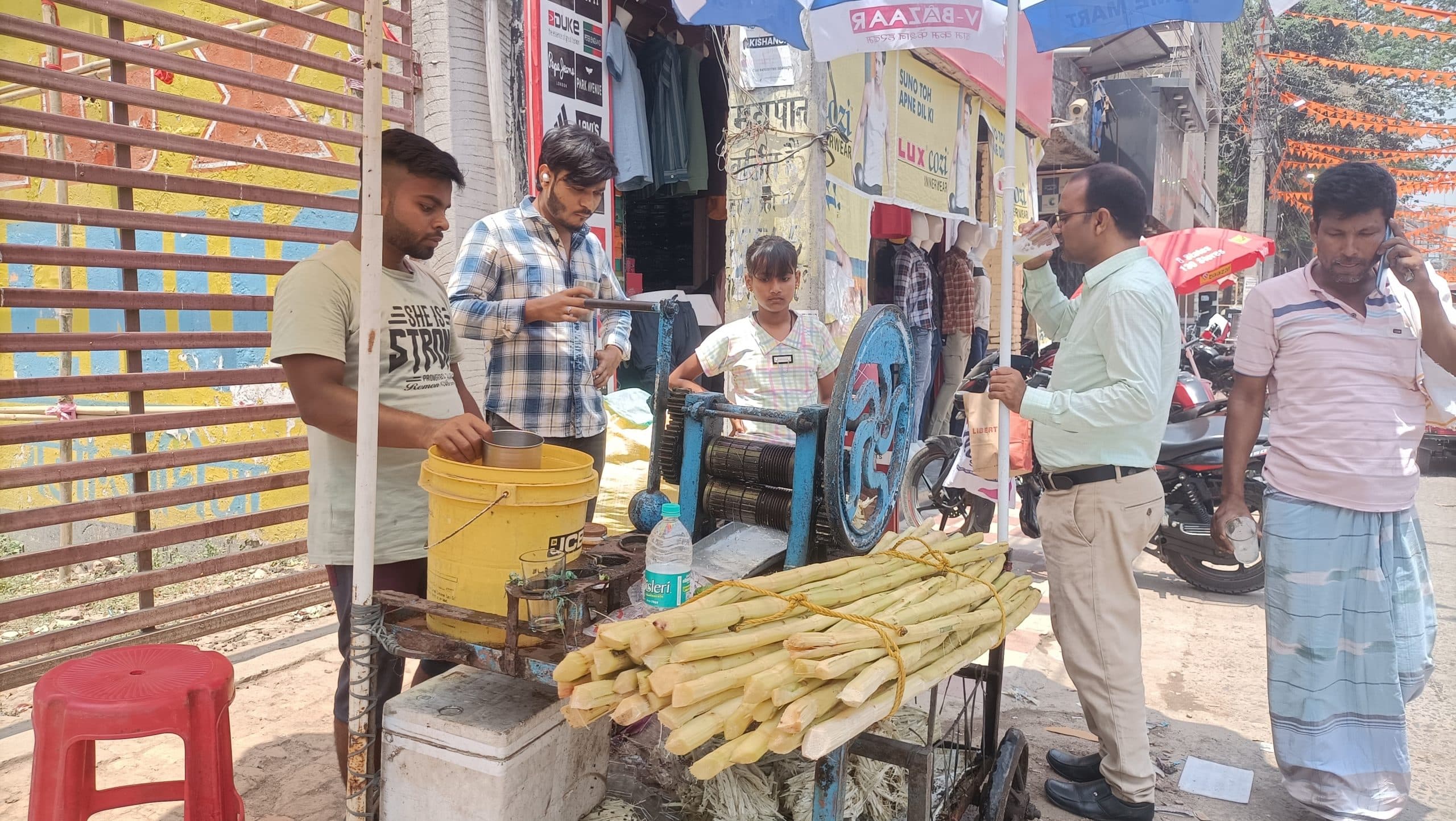 आसमान से बरस रही आग, गर्मी से लोगों के हाल हुए बेहाल