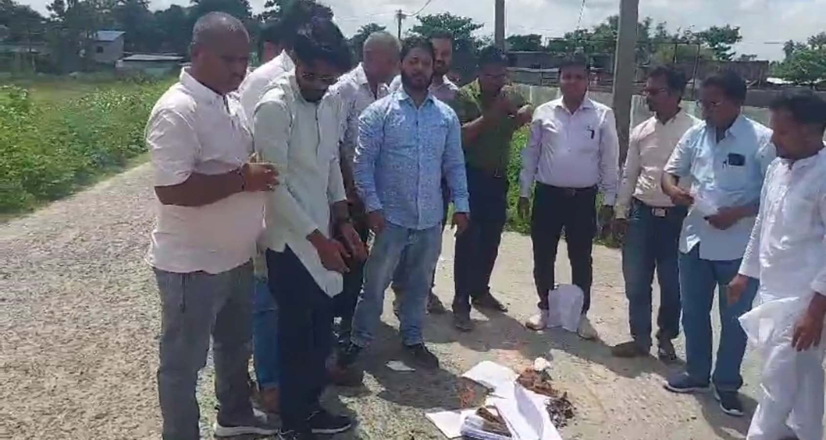 15 लाख से कम लागत की योजनाओं का पंचायत में टेंडर कराने के फैसले का मुखिया संघ ने किया विरोध