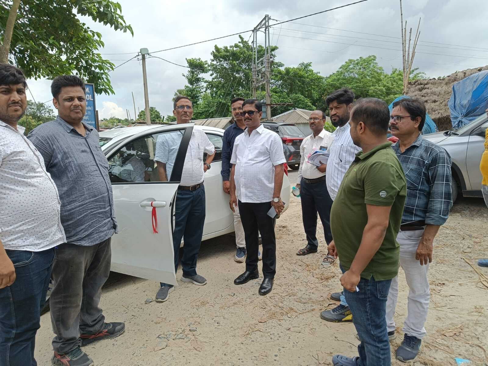 नव अध्यक्ष व नगर विकास विभाग के अधीक्षण अभियंता ने सड़कों की प्रस्तावित योजना को ले किया स्थल निरीक्षण