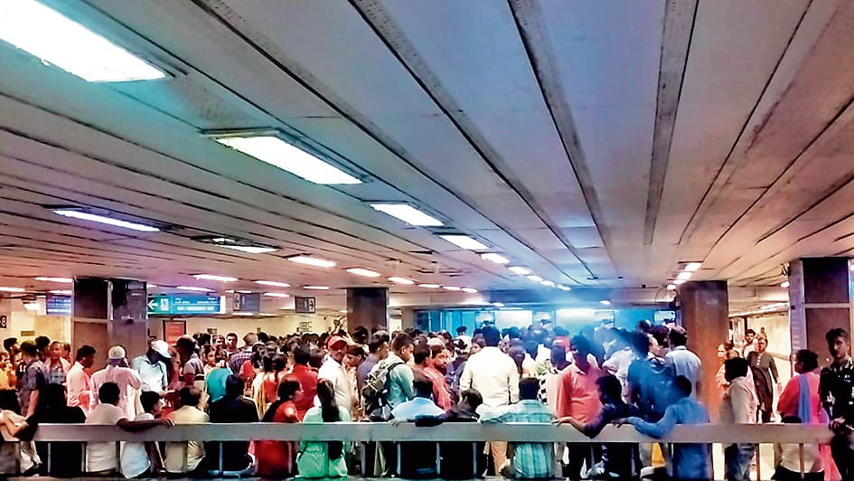 लाखों यात्रियों ने किया मेट्रो में सफर, सुरक्षा के अतिरिक्त प्रबंध