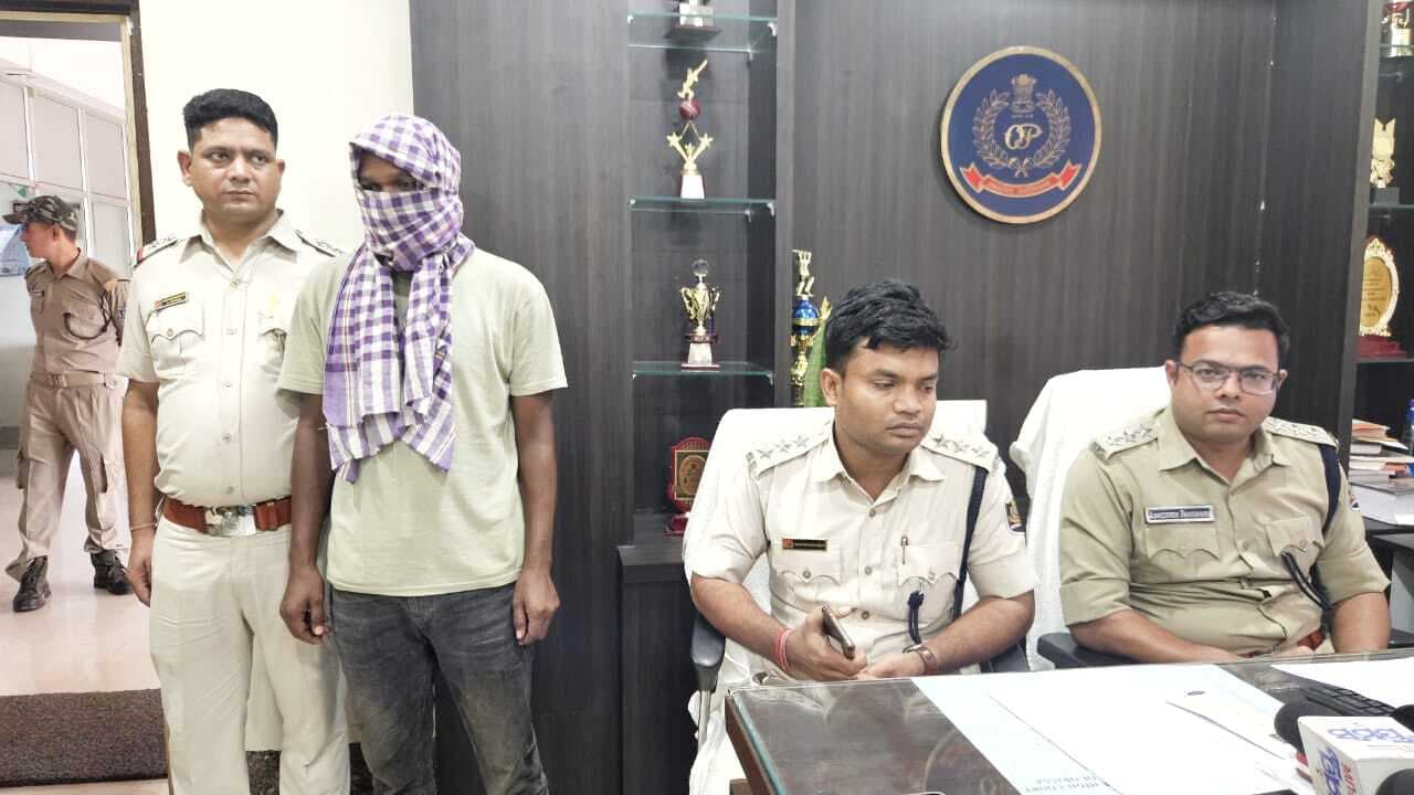 एकतरफा प्रेम में युवती व उसके साथी को चाकू से गोद कर उतारा था मौत के घाट, गिरफ्तार