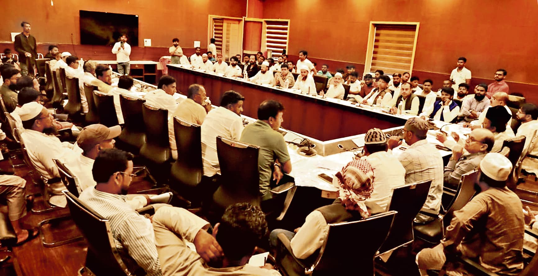 Muslim Community News : परिचर्चा में बोले वक्ता : संताल के मुसलमानों को बांग्लादेशी घुसपैठी कह किया जा रहा है प्रताड़ित