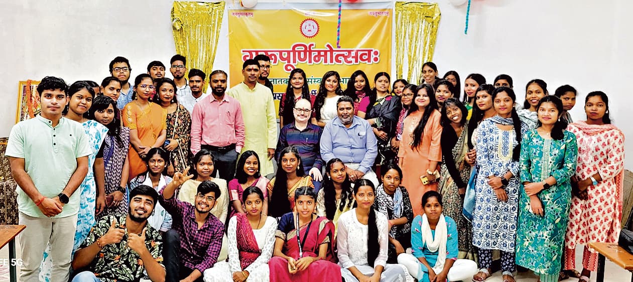 Ranchi News : समाज निर्माण में गुरु और शिष्य की अहम भूमिका : डॉ द्विवेदी