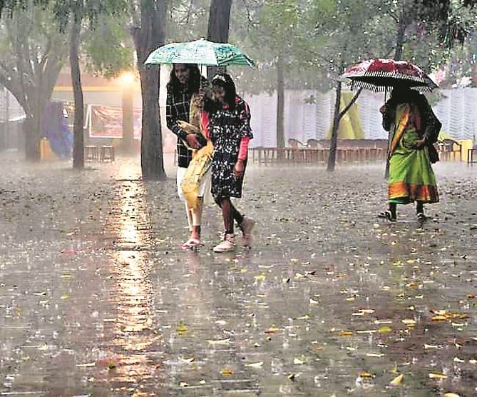 झारखंड में चक्रवात का दिख रहा असर, कल से होगी तेज बारिश, धनरोपनी की उम्मीद