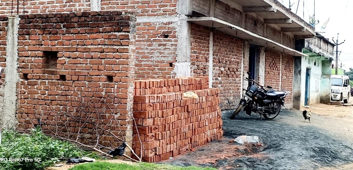 कोनहराकला में स्कूल के रास्ते को ईंट लगाकर किया बंद