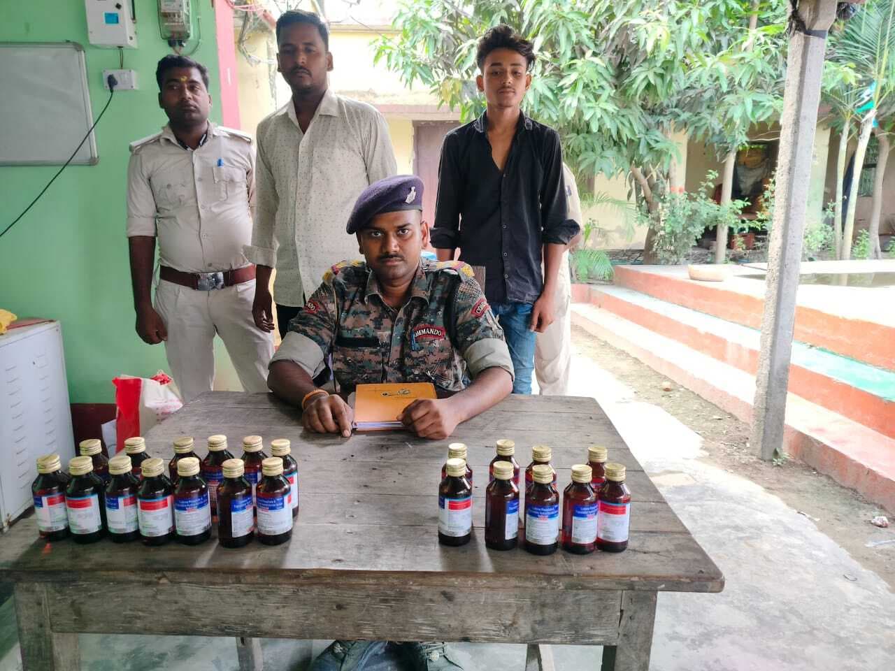 45 पीस कोडिनयुक्त नशीली कफ सिरप बरामद, दो गिरफ्तार