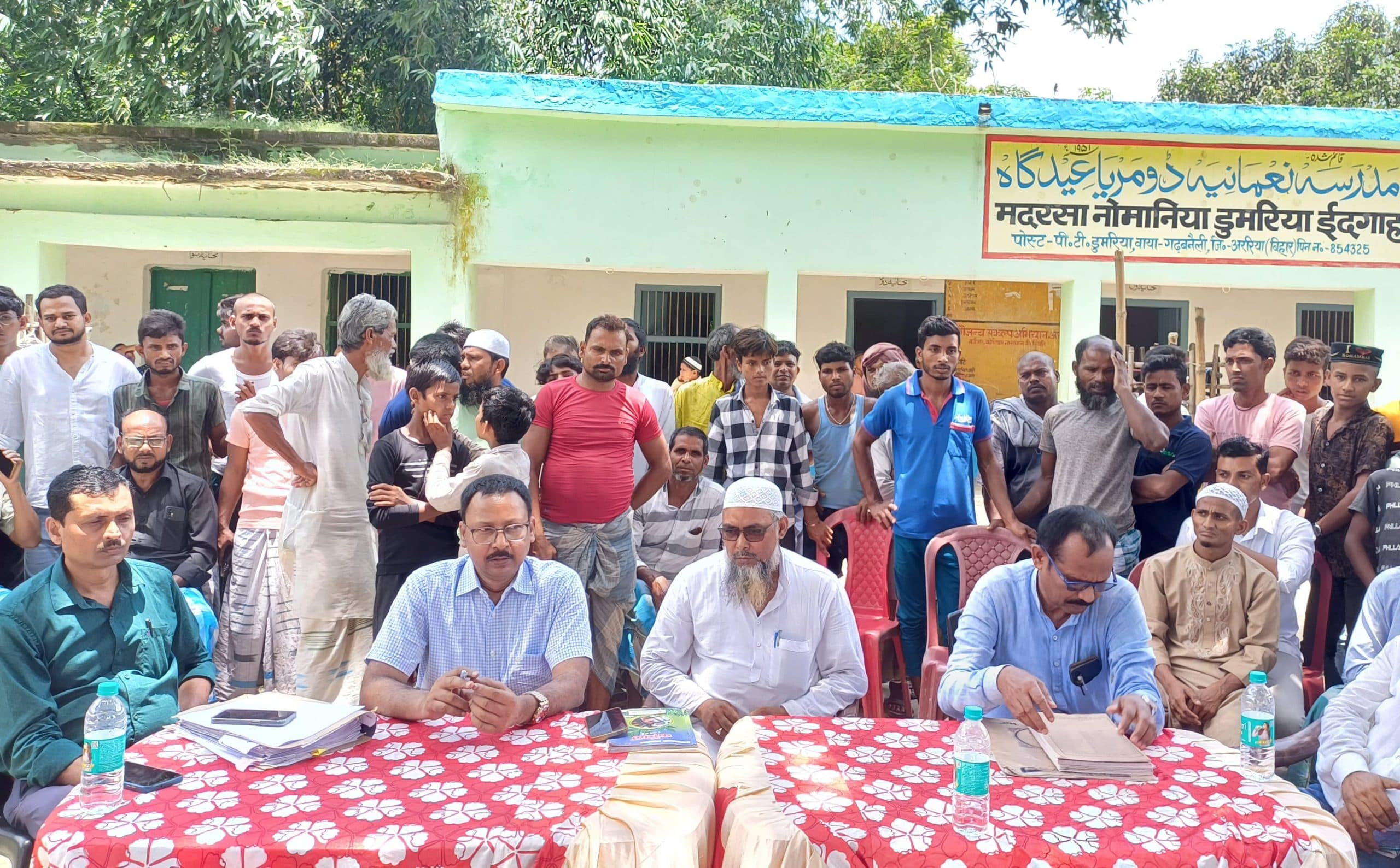 मदरसा में बच्चों की कम उपस्थिति देख बिफरे डीइओ