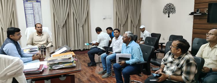 आम लोगों को बेहतर आपूर्ति के लिए बिजली की उपलब्धता बढ़ायें : डीएम