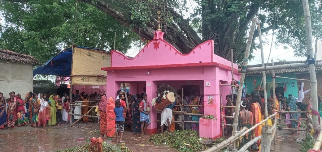 सावन की पहली सोमवारी पर बाबा दुबे की हुई पूजा