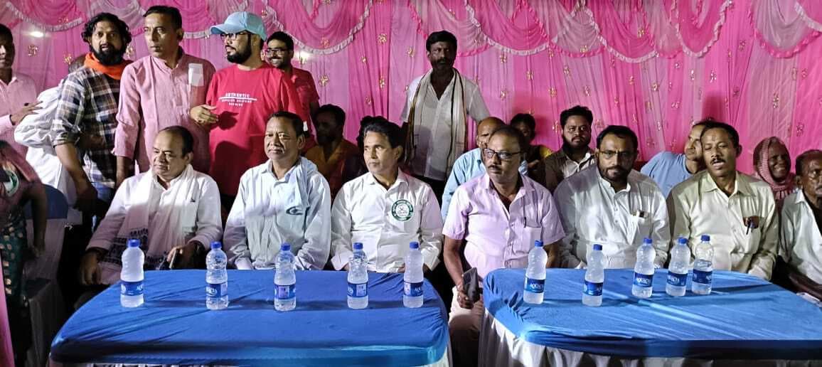 फागुडीह गांव में अखाड़ा के खिलाड़ियों ने दिखाये करतब