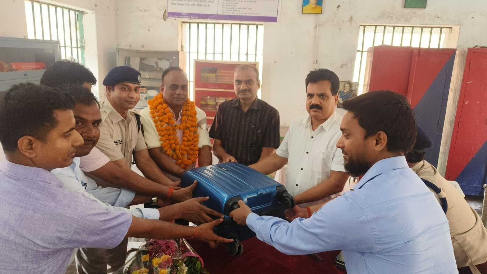 मंडल कारा के सहायक अधीक्षक को दी भावभीनी विदाई