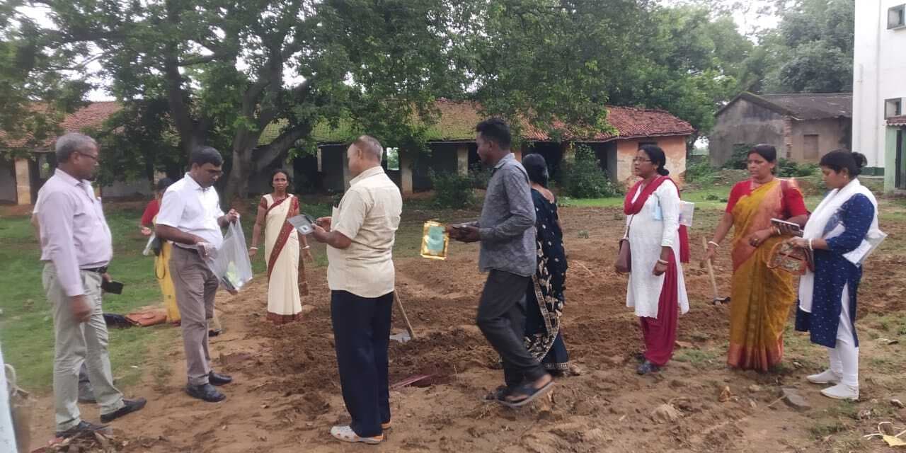 पोषण वाटिका निर्माण को लेकर दी गयी ट्रेनिंग