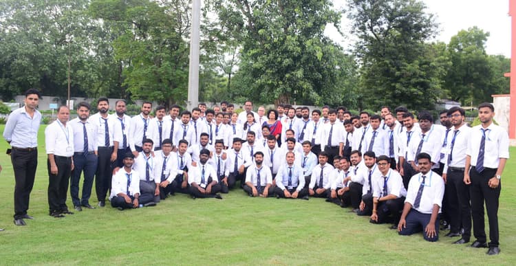 आरएसपी. खान एवं सिरेमिक्स के 64 प्रबंधन प्रशिक्षुओं ने केंद्रीय प्रशिक्षण पूरा किया