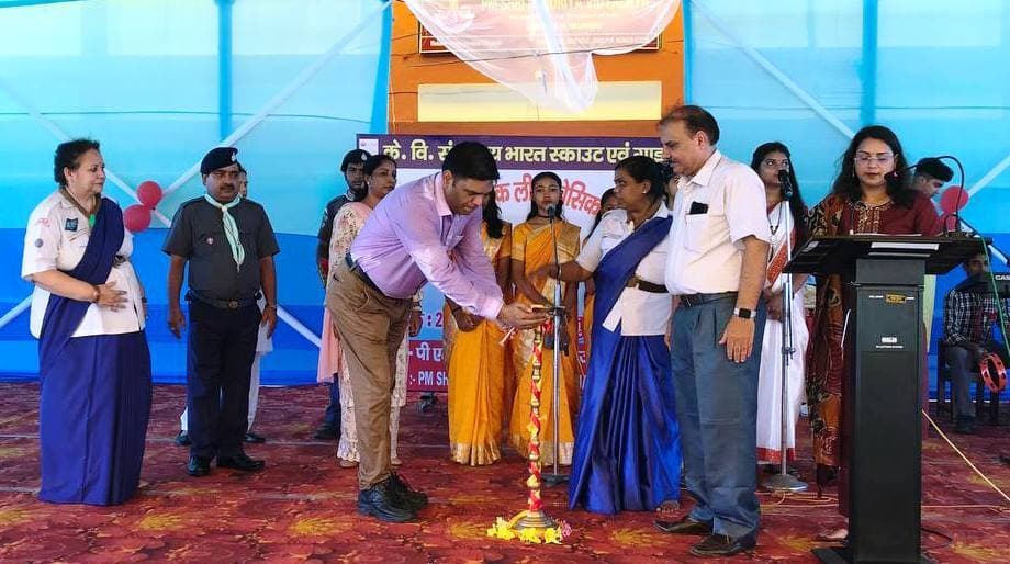 केंद्रीय विद्यालय में गाइड कैप्टन व फ्लॉक लीडर बेसिक प्रशिक्षण शिविर