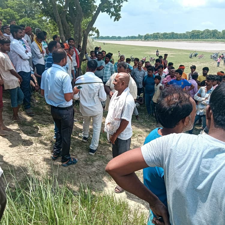 जलबोझी के क्रम में दो बच्चों को बचाने में डूबा युवक