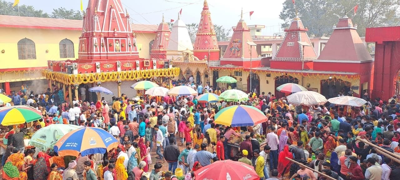 हरहर महादेव के जयघोष से गूंज उठा विद्यापतिधाम शिवालय