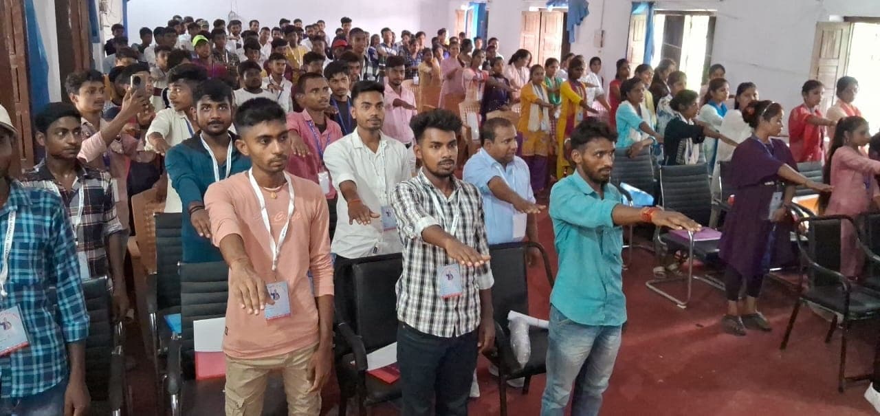 देश में समृद्धि व सदाचार के लिए युवाओं पर नजर : डॉ संतोष