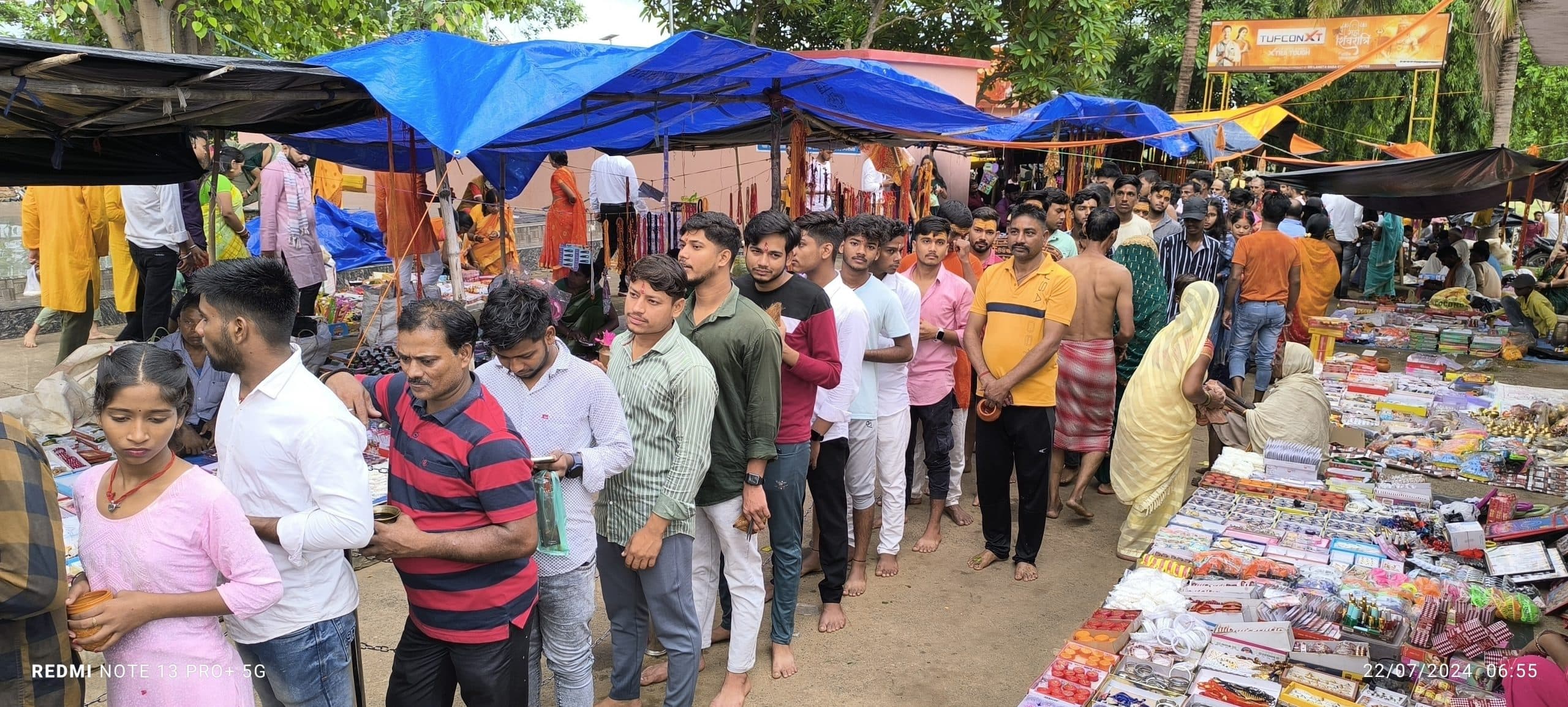 बाबा का अभिषेक कर निहाल हुए लोग, हर हर महादेव के जयघोष से दिनभर गूंजता रहा इलाकाबाबा का अभिषेक कर निहाल हुए लोग, हर हर महादेव के जयघोष से दिनभर गूंजता रहा इलाका