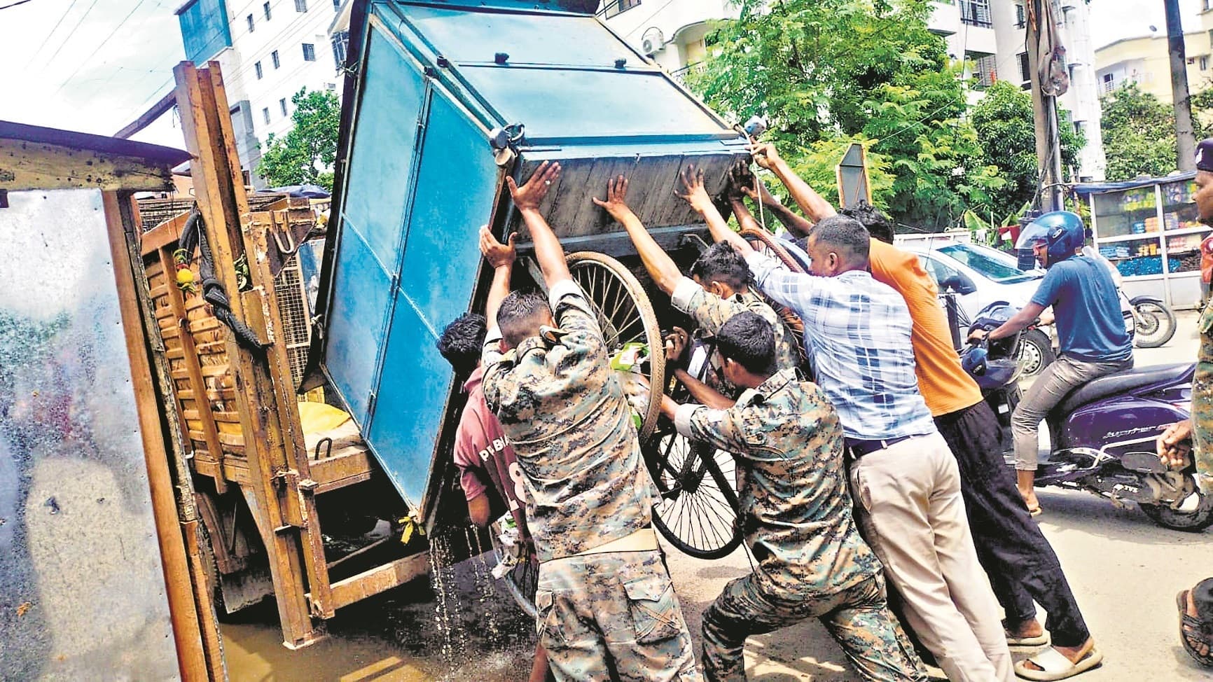 Ranchi News: बरियातू रोड में चला अतिक्रमण हटाओ अभियान