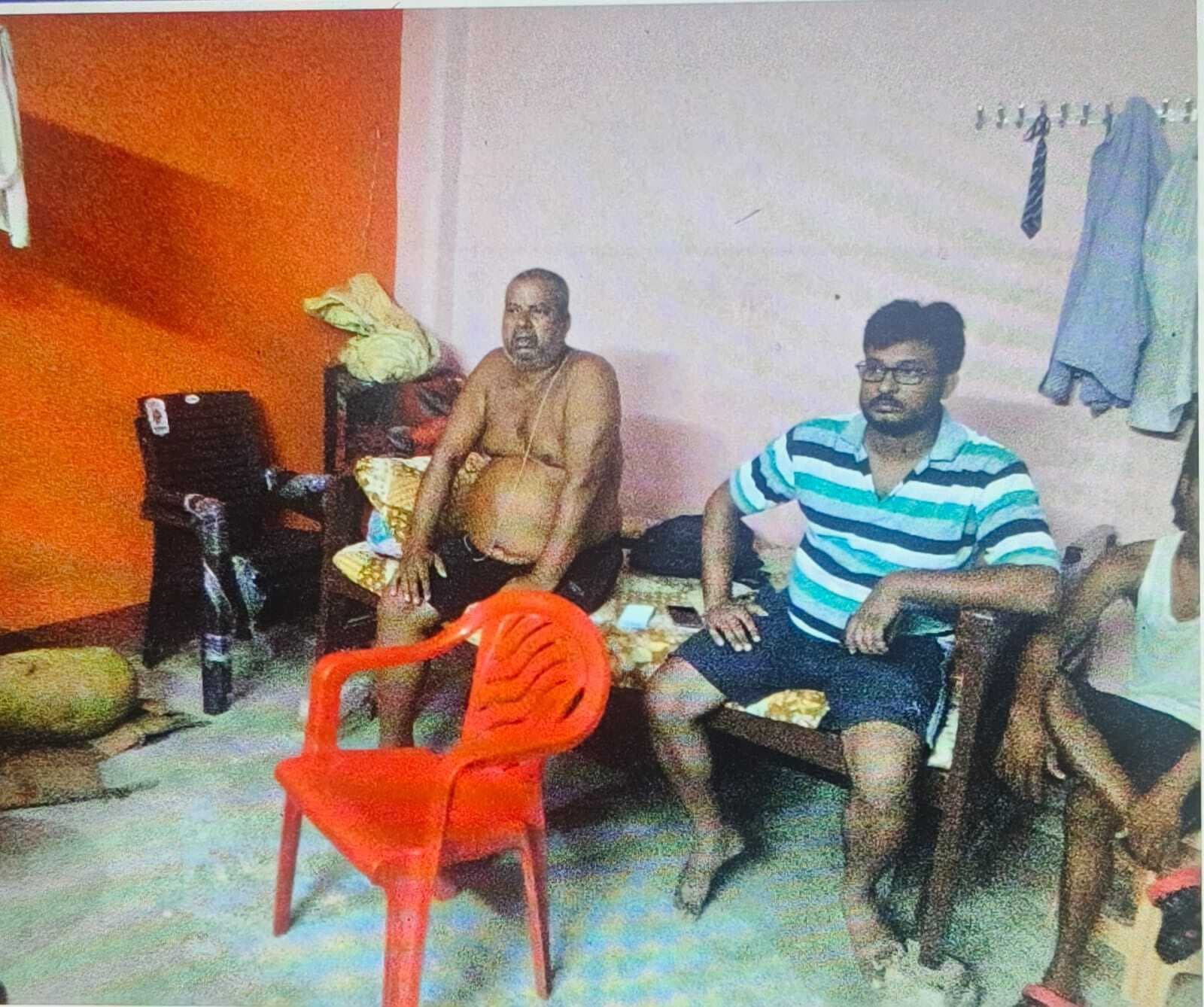 रिटायर दारोगा व परिवार को बंधक बना छह लाख से अधिक के गहने लूटे