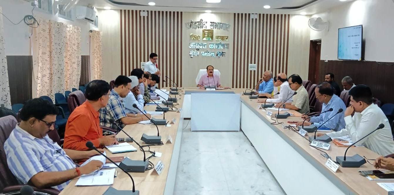 बायोमेट्रिक पद्धति से उपस्थिति नहीं बनाने वाले चिकित्सकों को चिह्नित कर करें कार्रवाई : आयुक्त