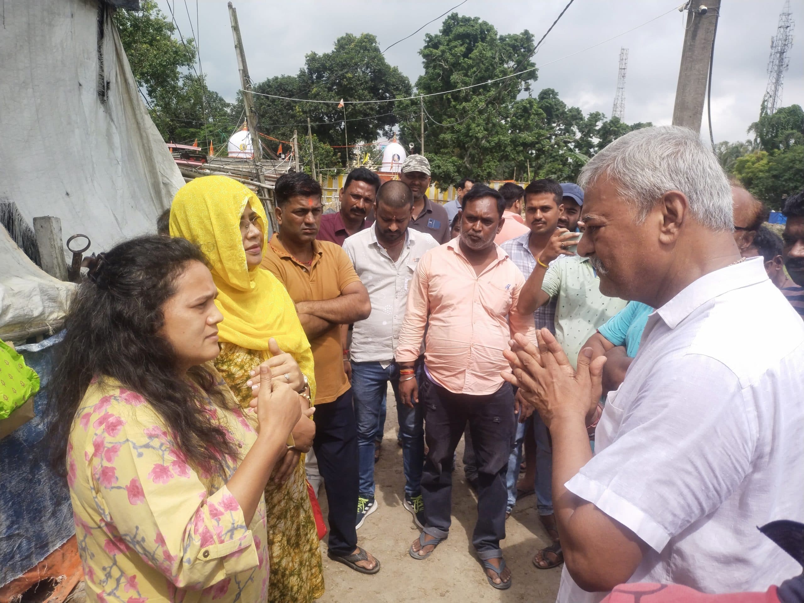 लगातार हो रही पशुओं की मौत, ध्यान फाउंडेशन खाली करें गौशाला की जमीन