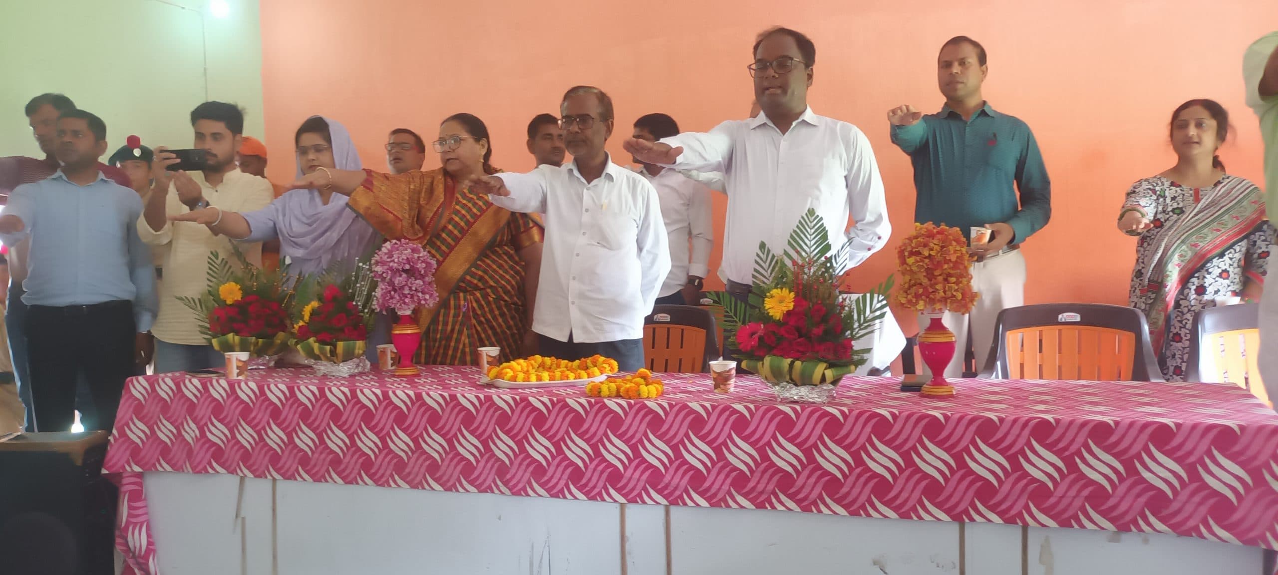 प्रत्येक व्यक्ति को एक पौधा लगाना जरूरी : डीइओ