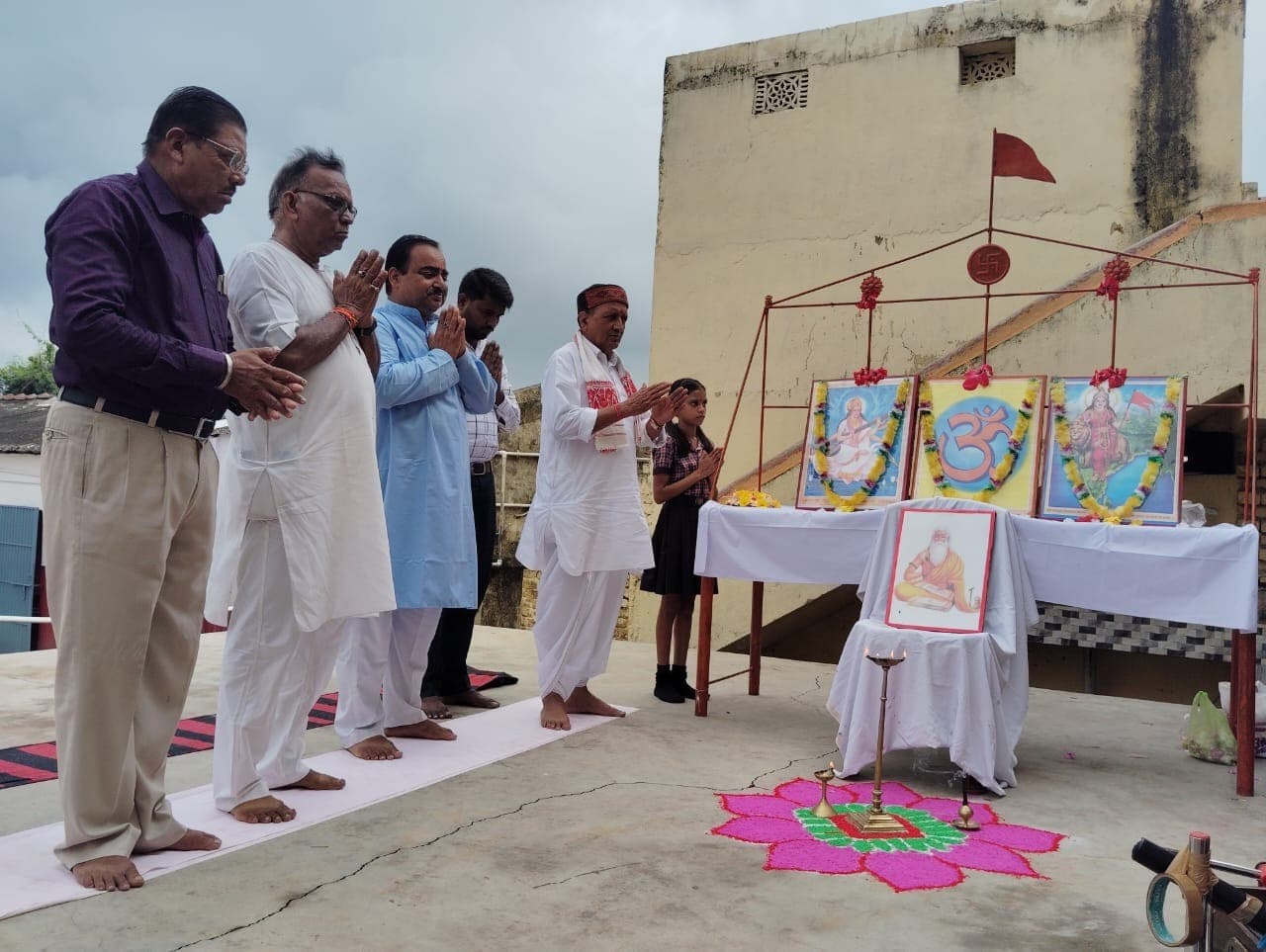 विद्यार्थियों के लिए गुरु होते हैं ज्ञान के प्रकाशक : अरुण झा