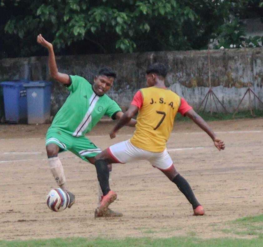 स्माइल क्लब व हांसदा स्टार की टीमों ने दर्ज की जीत