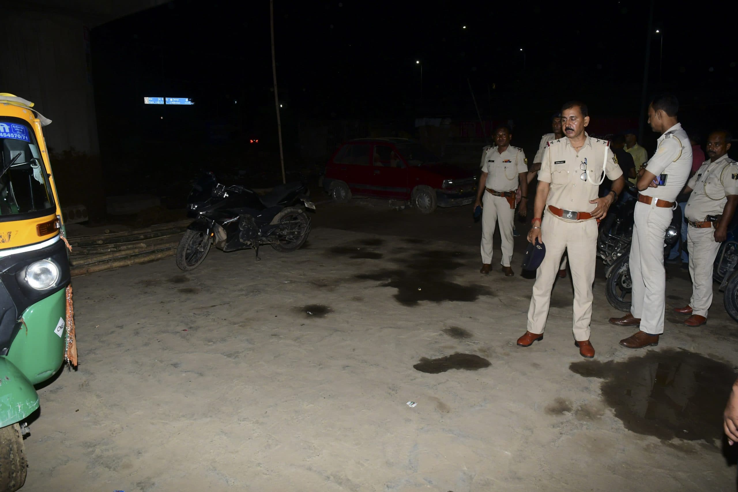 दीघा थाने के 100 मीटर की दूरी पर ताबड़तोड़ फायरिंग, दो युवक घायल