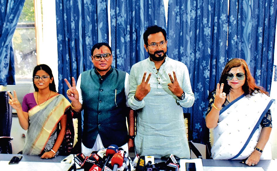 चार तृणमूल विधायकों ने राज्यपाल की अनुमति के बगैर ही ले ली शपथ